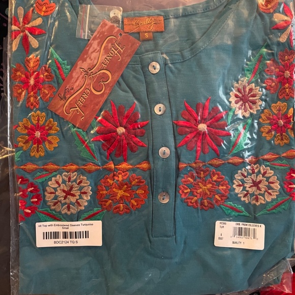 Honey Creek Scully Embroidered Floral Turquoise Top New with Tags - Picture 3 of 5